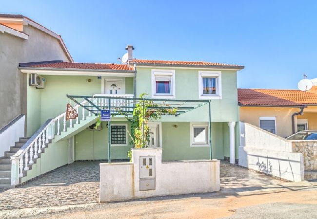 Apartament w Medulin - Apartament w Medulin z Widok na morze, taras, Klimatyzacja, WIFI (4635-3) Apartament w Medulin - Apartament w Medulin z Widok na morze, taras, Klimatyzacja, WIFI (4635-3)