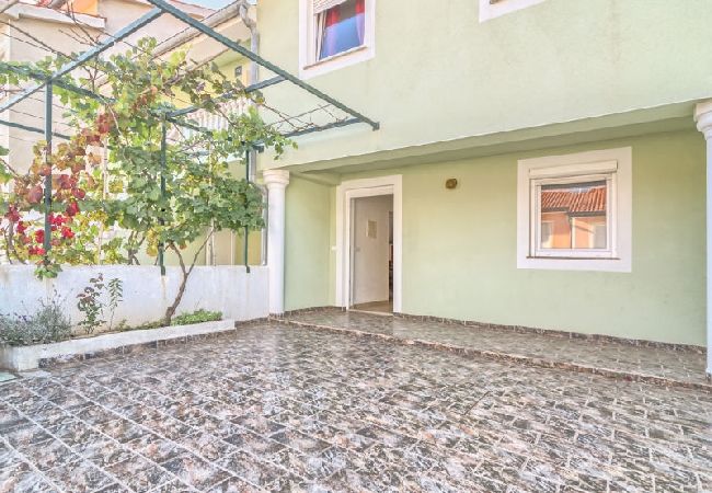 Apartament w Medulin - Apartament w Medulin z Widok na morze, taras, Klimatyzacja, WIFI (4635-3) Apartament w Medulin - Apartament w Medulin z Widok na morze, taras, Klimatyzacja, WIFI (4635-3)