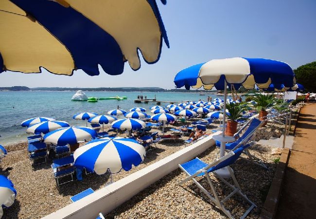 Apartament w Medulin - Apartament w Medulin z Widok na morze, taras, Klimatyzacja, WIFI (4635-3) Apartament w Medulin - Apartament w Medulin z Widok na morze, taras, Klimatyzacja, WIFI (4635-3)