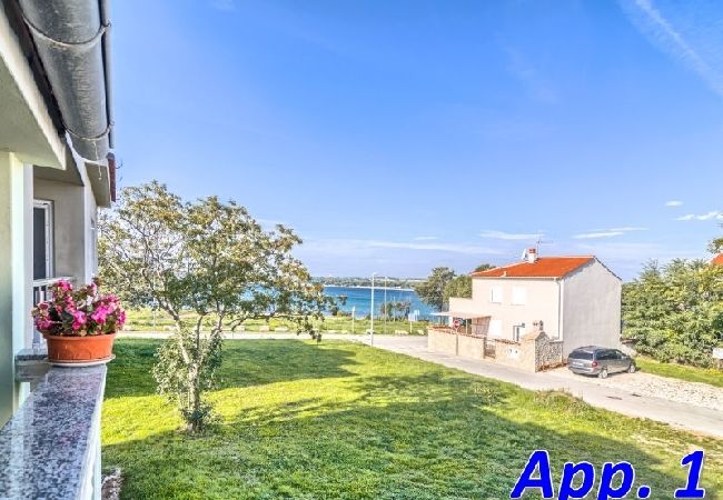 Apartament w Medulin - Apartament w Medulin z Widok na morze, taras, Klimatyzacja, WIFI (4635-3) Apartament w Medulin - Apartament w Medulin z Widok na morze, taras, Klimatyzacja, WIFI (4635-3)