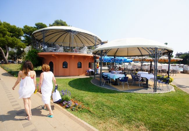 Apartament w Umag - Apartament w Umag z Widok na morze, balkon, Klimatyzacja, WIFI (4735-1) Apartament w Umag - Apartament w Umag z Widok na morze, balkon, Klimatyzacja, WIFI (4735-1)