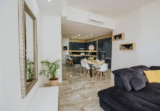 Apartament w Okrug Gornji - Apartament w Okrug Gornji z taras, Klimatyzacja, WIFI, Pralka (4736-1) Apartament w Okrug Gornji - Apartament w Okrug Gornji z taras, Klimatyzacja, WIFI, Pralka (4736-1)