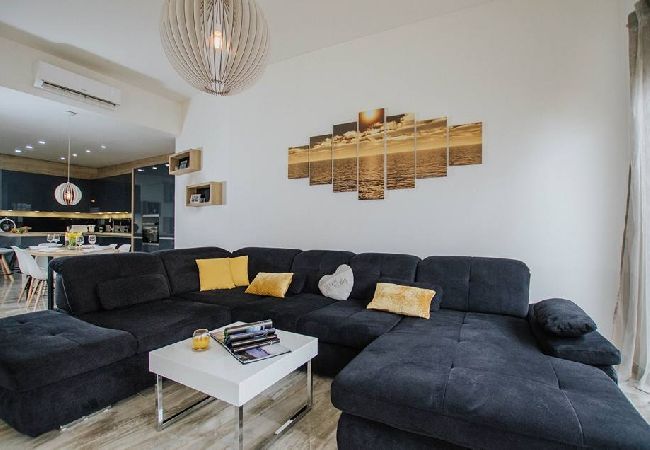 Apartament w Okrug Gornji - Apartament w Okrug Gornji z taras, Klimatyzacja, WIFI, Pralka (4736-1) Apartament w Okrug Gornji - Apartament w Okrug Gornji z taras, Klimatyzacja, WIFI, Pralka (4736-1)