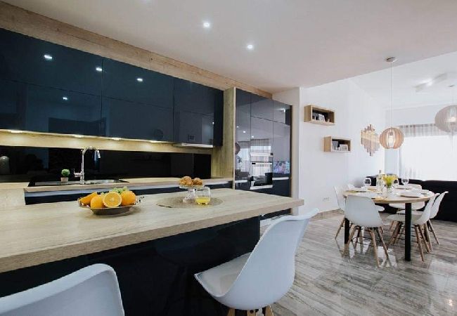 Apartament w Okrug Gornji - Apartament w Okrug Gornji z taras, Klimatyzacja, WIFI, Pralka (4736-1) Apartament w Okrug Gornji - Apartament w Okrug Gornji z taras, Klimatyzacja, WIFI, Pralka (4736-1)