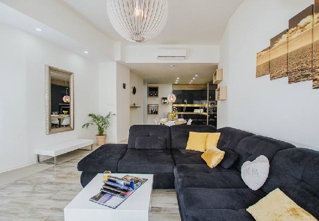 Apartament w Okrug Gornji - Apartament w Okrug Gornji z taras, Klimatyzacja, WIFI, Pralka (4736-1) Apartament w Okrug Gornji - Apartament w Okrug Gornji z taras, Klimatyzacja, WIFI, Pralka (4736-1)