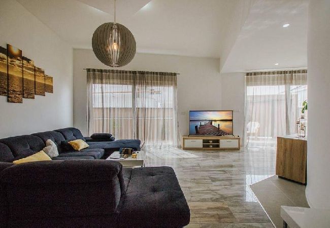 Apartament w Okrug Gornji - Apartament w Okrug Gornji z taras, Klimatyzacja, WIFI, Pralka (4736-1) Apartament w Okrug Gornji - Apartament w Okrug Gornji z taras, Klimatyzacja, WIFI, Pralka (4736-1)