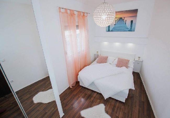 Apartament w Okrug Gornji - Apartament w Okrug Gornji z taras, Klimatyzacja, WIFI, Pralka (4736-1) Apartament w Okrug Gornji - Apartament w Okrug Gornji z taras, Klimatyzacja, WIFI, Pralka (4736-1)