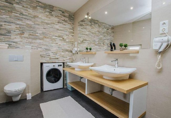 Apartament w Okrug Gornji - Apartament w Okrug Gornji z taras, Klimatyzacja, WIFI, Pralka (4736-1) Apartament w Okrug Gornji - Apartament w Okrug Gornji z taras, Klimatyzacja, WIFI, Pralka (4736-1)