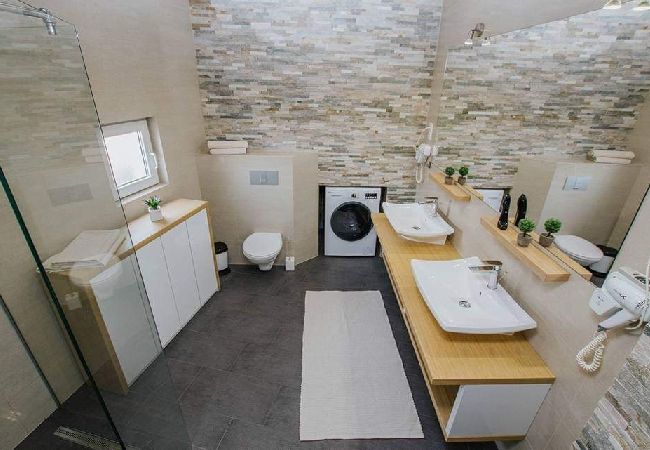 Apartament w Okrug Gornji - Apartament w Okrug Gornji z taras, Klimatyzacja, WIFI, Pralka (4736-1) Apartament w Okrug Gornji - Apartament w Okrug Gornji z taras, Klimatyzacja, WIFI, Pralka (4736-1)