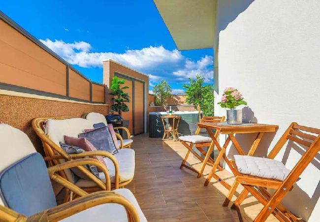 Apartament w Okrug Gornji - Apartament w Okrug Gornji z taras, Klimatyzacja, WIFI, Pralka (4736-1) Apartament w Okrug Gornji - Apartament w Okrug Gornji z taras, Klimatyzacja, WIFI, Pralka (4736-1)