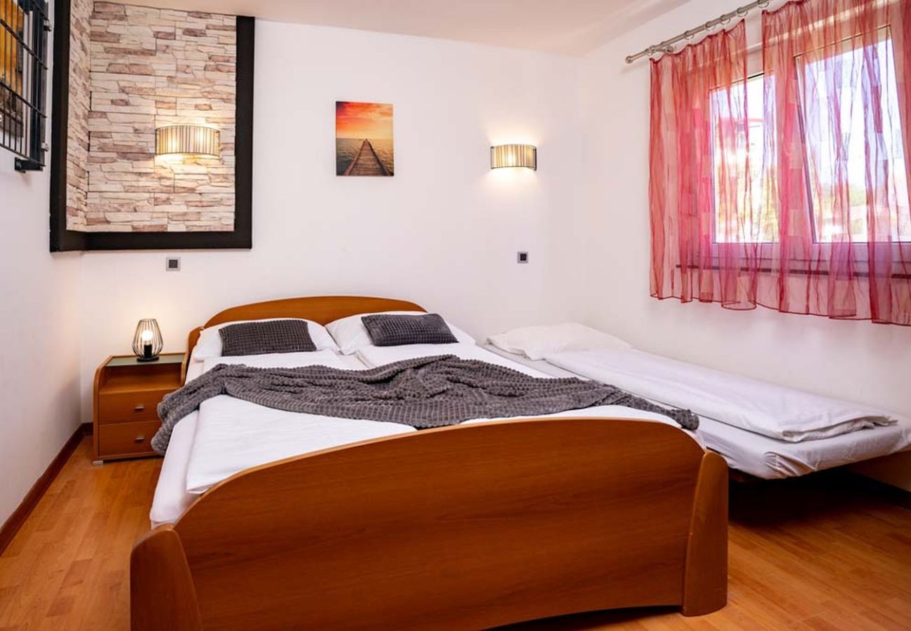 Apartament w Lopar - Apartament w Lopar z balkon, Klimatyzacja, WIFI (4738-4)