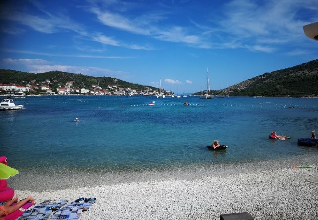 Apartament w Vinišce - Apartament w Vinišće z taras, Klimatyzacja, WIFI (4756-2) Apartament w Vinišce - Apartament w Vinišće z taras, Klimatyzacja, WIFI (4756-2)