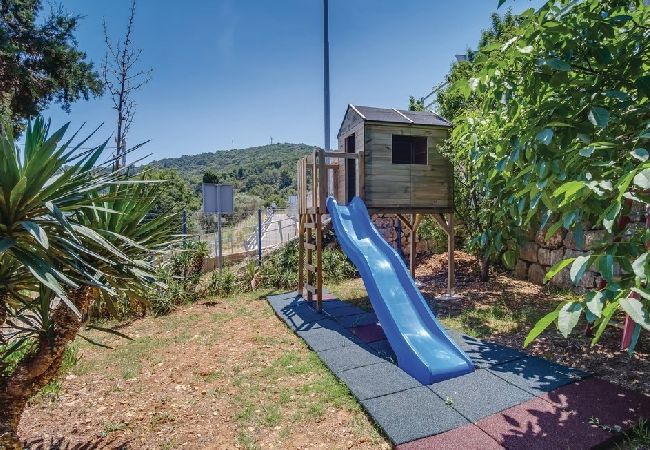 Dom w Mali Lošinj - Domek wypoczynkowy w Mali Lošinj z taras, Klimatyzacja, WIFI, Pralka (4780-1) Dom w Mali Lošinj - Domek wypoczynkowy w Mali Lošinj z taras, Klimatyzacja, WIFI, Pralka (4780-1)