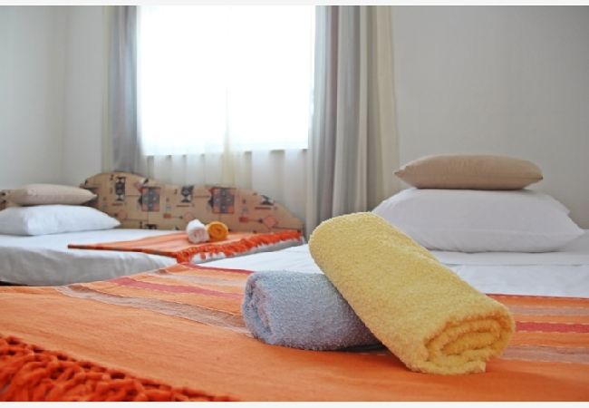 Apartament w Slatine - Apartament w Slatine z Widok na morze, balkon, Klimatyzacja, WIFI (4782-1) Apartament w Slatine - Apartament w Slatine z Widok na morze, balkon, Klimatyzacja, WIFI (4782-1)