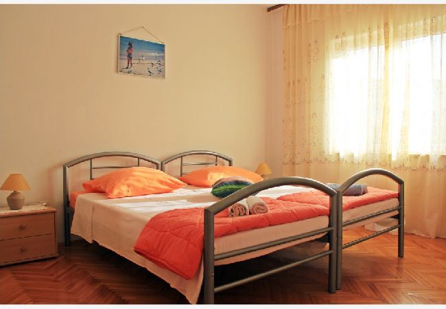 Apartament w Slatine - Apartament w Slatine z Widok na morze, balkon, Klimatyzacja, WIFI (4782-1) Apartament w Slatine - Apartament w Slatine z Widok na morze, balkon, Klimatyzacja, WIFI (4782-1)