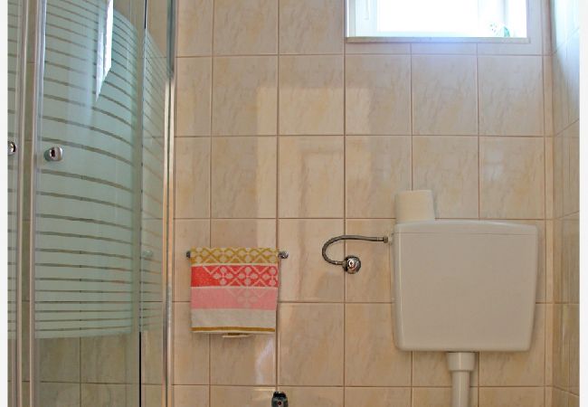 Apartament w Slatine - Apartament w Slatine z Widok na morze, balkon, Klimatyzacja, WIFI (4782-1) Apartament w Slatine - Apartament w Slatine z Widok na morze, balkon, Klimatyzacja, WIFI (4782-1)