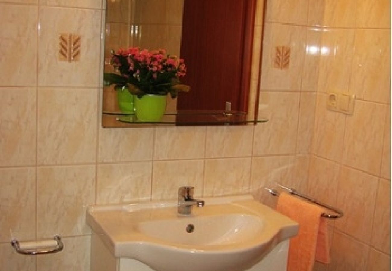 Apartament w Slatine - Apartament w Slatine z Widok na morze, balkon, Klimatyzacja, WIFI (4782-1)