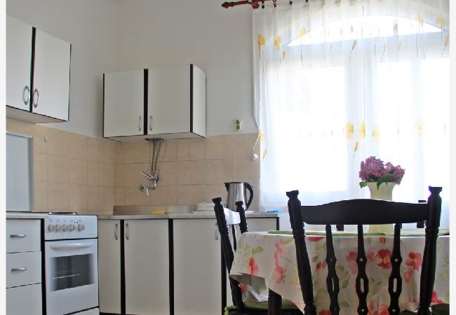 Apartament w Slatine - Apartament w Slatine z Widok na morze, taras, Klimatyzacja, WIFI (4782-2) Apartament w Slatine - Apartament w Slatine z Widok na morze, taras, Klimatyzacja, WIFI (4782-2)