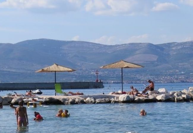 Apartament w Slatine - Apartament w Slatine z taras, Klimatyzacja, WIFI, Pralka (4782-3) Apartament w Slatine - Apartament w Slatine z taras, Klimatyzacja, WIFI, Pralka (4782-3)