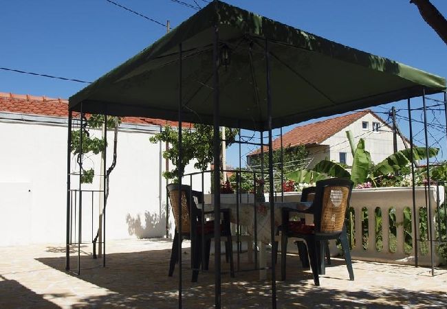 Apartament w Slatine - Apartament w Slatine z Widok na morze, balkon, Klimatyzacja, WIFI (4784-1) Apartament w Slatine - Apartament w Slatine z Widok na morze, balkon, Klimatyzacja, WIFI (4784-1)