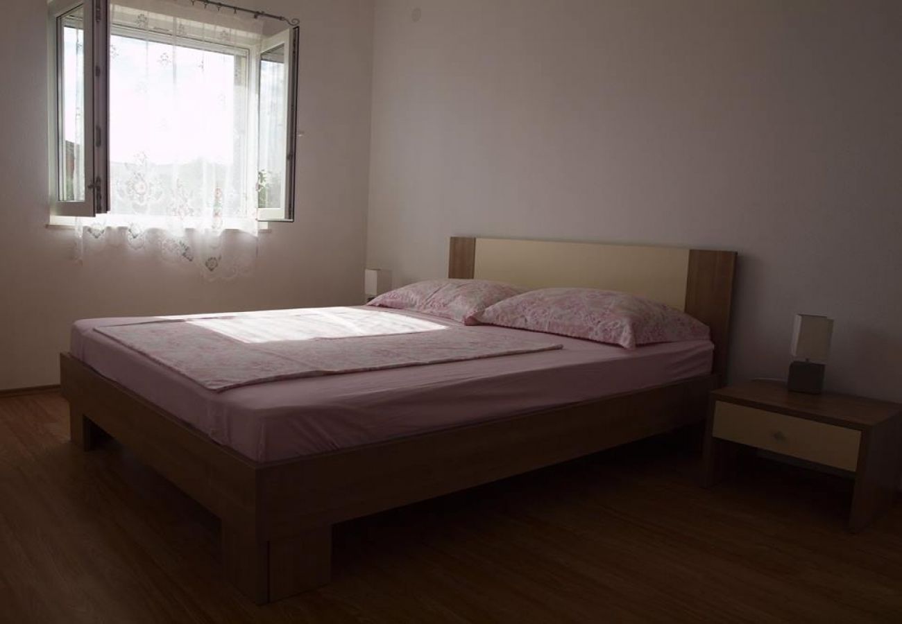 Apartament w Slatine - Apartament w Slatine z Widok na morze, balkon, Klimatyzacja, WIFI (4784-1)