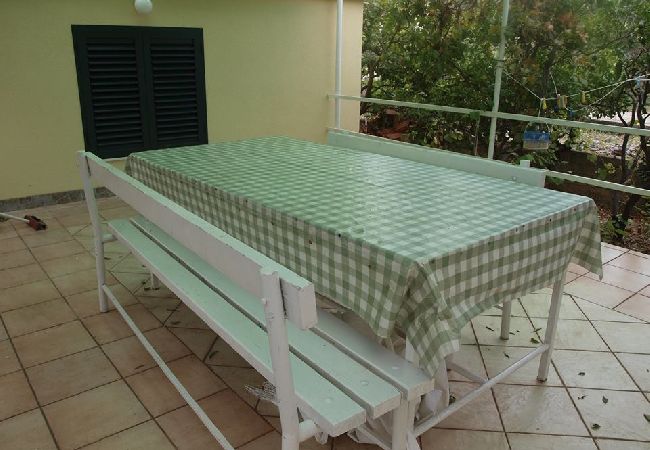 Apartament w Slatine - Apartament w Slatine z Widok na morze, balkon, Klimatyzacja, WIFI (4784-2) Apartament w Slatine - Apartament w Slatine z Widok na morze, balkon, Klimatyzacja, WIFI (4784-2)