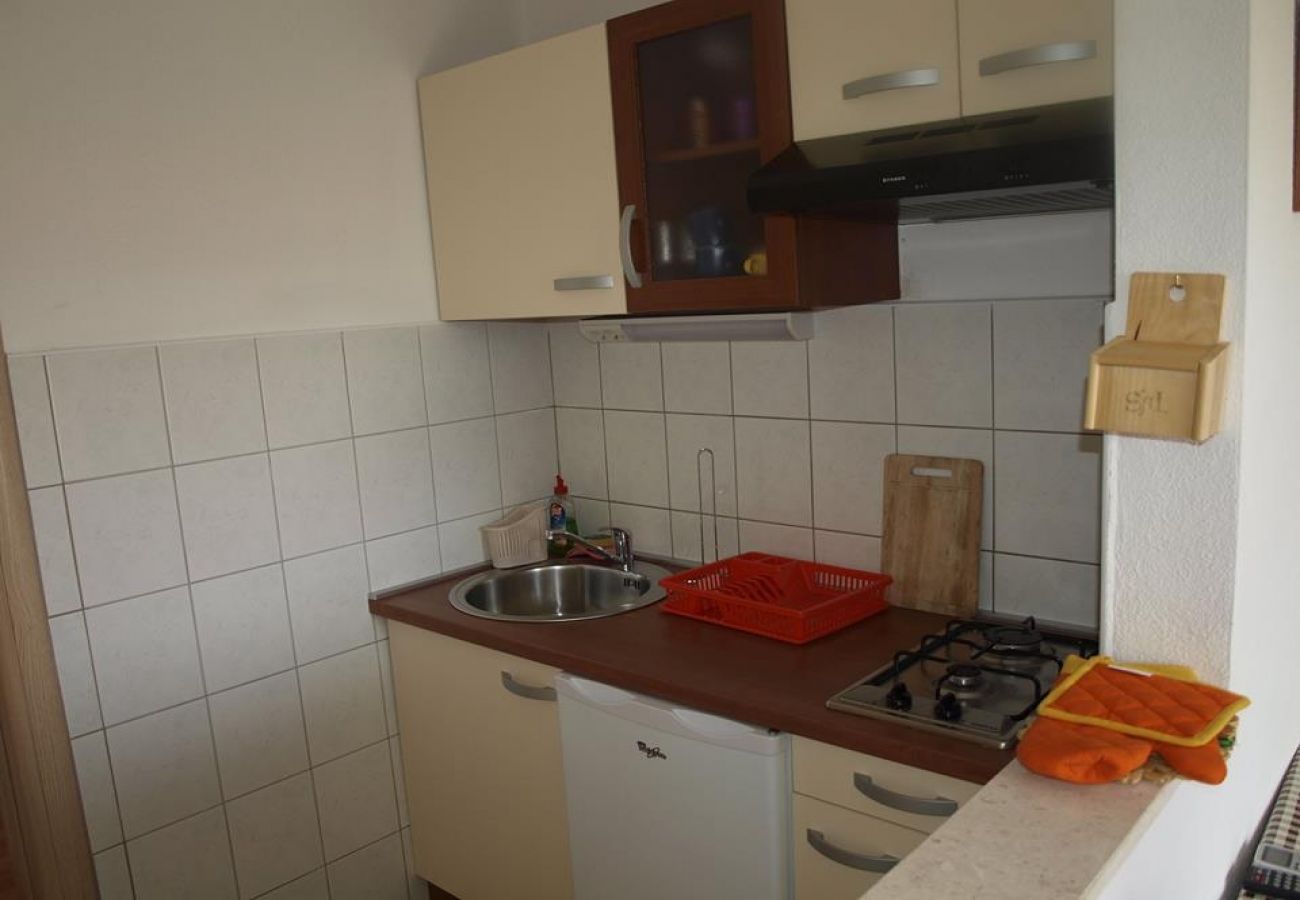 Apartament w Slatine - Apartament w Slatine z Widok na morze, balkon, Klimatyzacja, WIFI (4784-2)