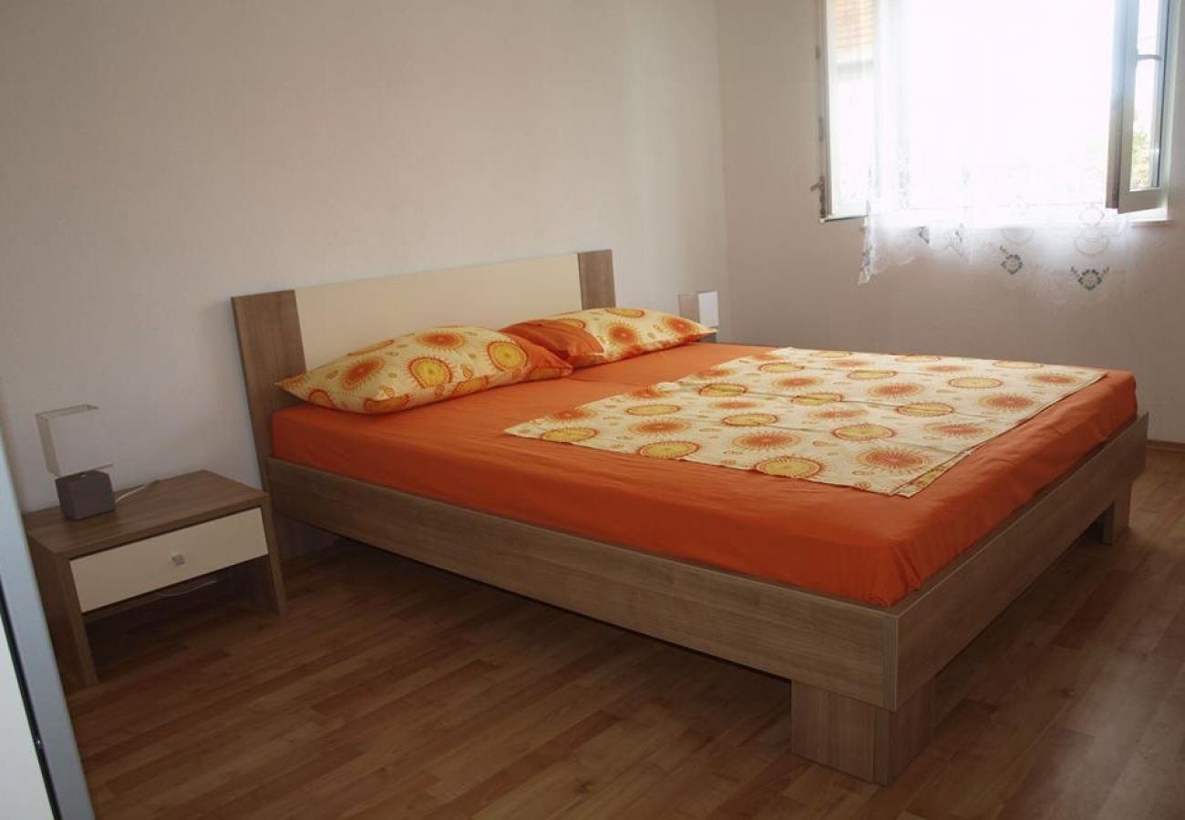 Apartament w Slatine - Apartament w Slatine z Widok na morze, balkon, Klimatyzacja, WIFI (4784-2)