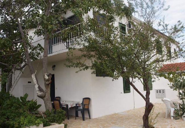 Apartament w Slatine - Apartament w Slatine z taras, Klimatyzacja, WIFI, Pralka (4784-3) Apartament w Slatine - Apartament w Slatine z taras, Klimatyzacja, WIFI, Pralka (4784-3)