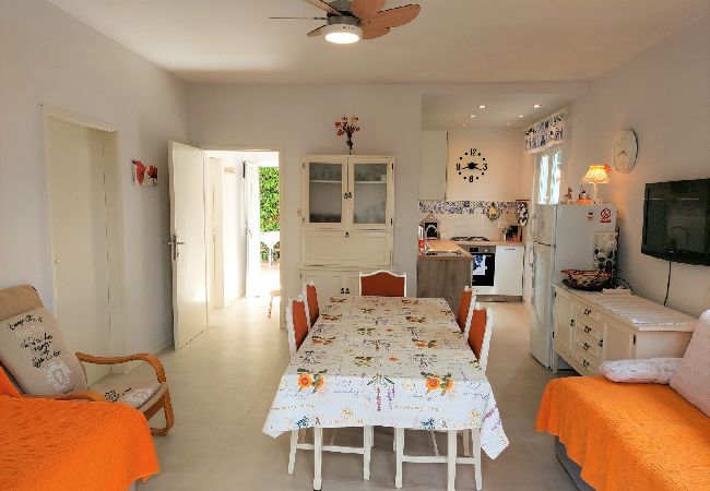 Apartament w Slatine - Apartament w Slatine z Widok na morze, taras, WIFI (4785-1) Apartament w Slatine - Apartament w Slatine z Widok na morze, taras, WIFI (4785-1)