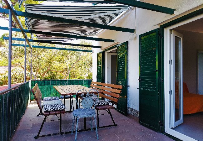 Apartament w Slatine - Apartament w Slatine z Widok na morze, taras, WIFI (4785-1) Apartament w Slatine - Apartament w Slatine z Widok na morze, taras, WIFI (4785-1)