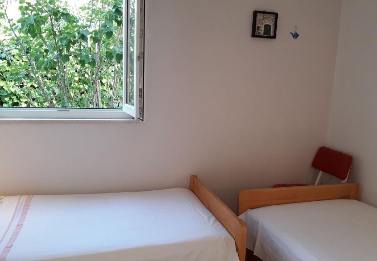 Apartament w Slatine - Apartament w Slatine z Widok na morze, taras, WIFI (4785-1)