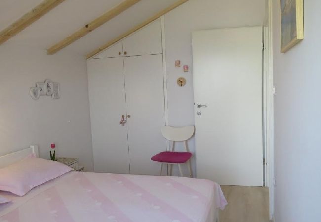 Apartament w Slatine - Apartament w Slatine z Widok na morze, taras, Klimatyzacja, WIFI (4785-2) Apartament w Slatine - Apartament w Slatine z Widok na morze, taras, Klimatyzacja, WIFI (4785-2)