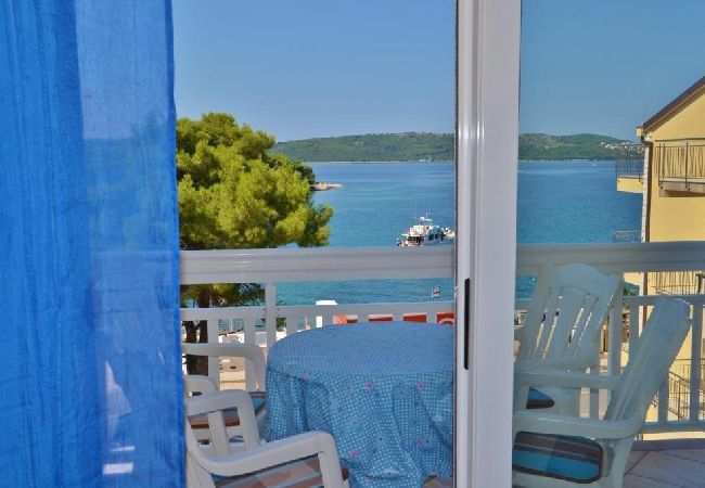 Apartament w Trogir - Apartament w Trogir z Widok na morze, balkon, Klimatyzacja, WIFI (4786-1) Apartament w Trogir - Apartament w Trogir z Widok na morze, balkon, Klimatyzacja, WIFI (4786-1)