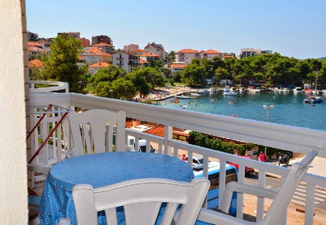 Apartament w Trogir - Apartament w Trogir z Widok na morze, balkon, Klimatyzacja, WIFI (4786-1) Apartament w Trogir - Apartament w Trogir z Widok na morze, balkon, Klimatyzacja, WIFI (4786-1)