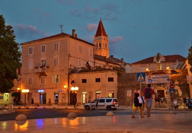 Apartament w Trogir - Apartament w Trogir z Widok na morze, balkon, Klimatyzacja, WIFI (4786-1) Apartament w Trogir - Apartament w Trogir z Widok na morze, balkon, Klimatyzacja, WIFI (4786-1)