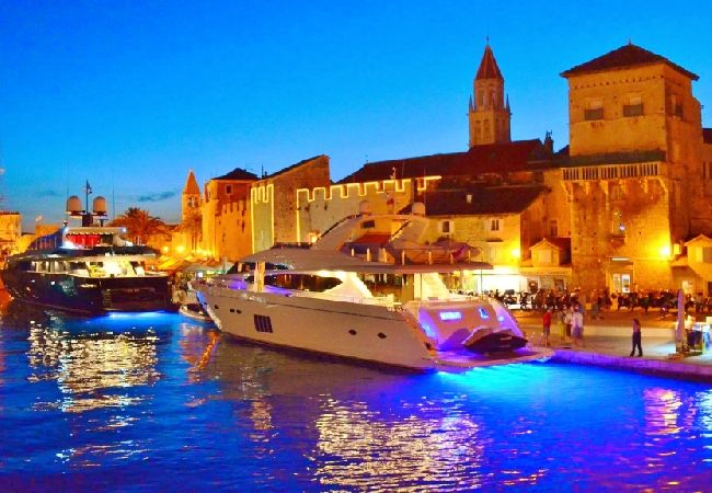 Apartament w Trogir - Apartament w Trogir z Widok na morze, balkon, Klimatyzacja, WIFI (4786-1) Apartament w Trogir - Apartament w Trogir z Widok na morze, balkon, Klimatyzacja, WIFI (4786-1)