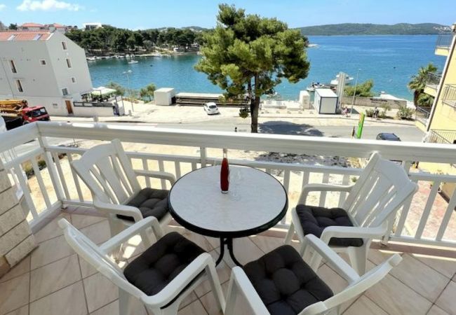 Apartament w Trogir - Apartament w Trogir z Widok na morze, balkon, Klimatyzacja, WIFI (4786-1) Apartament w Trogir - Apartament w Trogir z Widok na morze, balkon, Klimatyzacja, WIFI (4786-1)