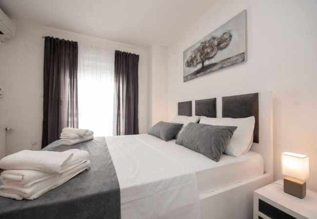 Apartament w Trogir - Apartament w Trogir z Widok na morze, balkon, Klimatyzacja, WIFI (4786-1) Apartament w Trogir - Apartament w Trogir z Widok na morze, balkon, Klimatyzacja, WIFI (4786-1)