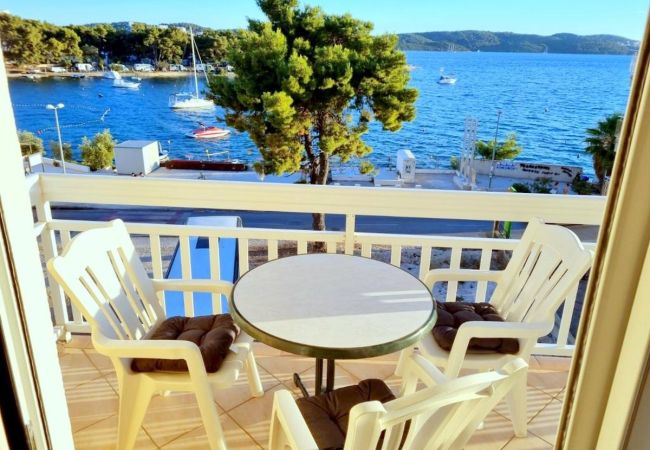 Apartament w Trogir - Apartament w Trogir z Widok na morze, balkon, Klimatyzacja, WIFI (4786-1) Apartament w Trogir - Apartament w Trogir z Widok na morze, balkon, Klimatyzacja, WIFI (4786-1)