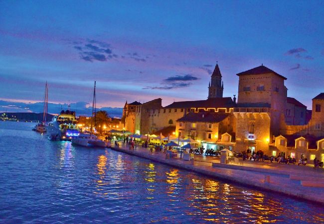 Apartament w Trogir - Apartament w Trogir z Widok na morze, balkon, Klimatyzacja, WIFI (4786-2) Apartament w Trogir - Apartament w Trogir z Widok na morze, balkon, Klimatyzacja, WIFI (4786-2)