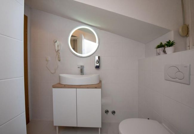 Apartament w Trogir - Apartament w Trogir z Widok na morze, balkon, Klimatyzacja, WIFI (4786-2) Apartament w Trogir - Apartament w Trogir z Widok na morze, balkon, Klimatyzacja, WIFI (4786-2)