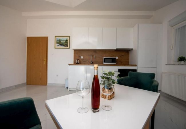 Apartament w Trogir - Apartament w Trogir z Widok na morze, balkon, Klimatyzacja, WIFI (4786-2) Apartament w Trogir - Apartament w Trogir z Widok na morze, balkon, Klimatyzacja, WIFI (4786-2)