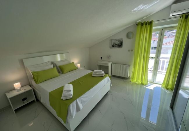 Apartament w Trogir - Apartament w Trogir z Widok na morze, balkon, Klimatyzacja, WIFI (4786-2) Apartament w Trogir - Apartament w Trogir z Widok na morze, balkon, Klimatyzacja, WIFI (4786-2)