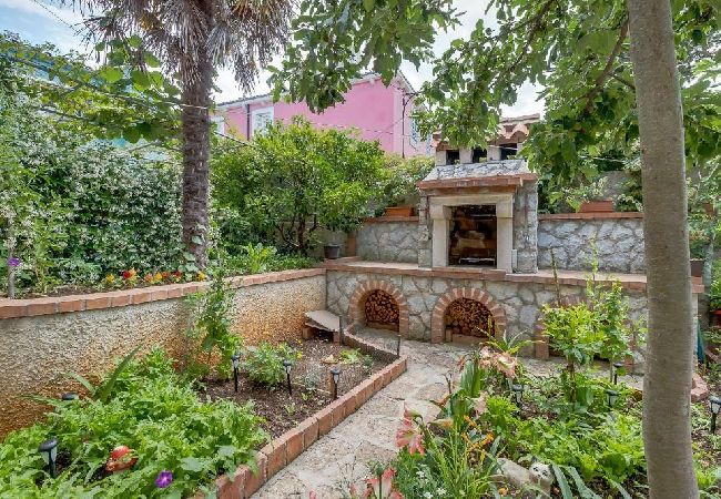 Apartament w Nerezine - Apartament w Nerezine z taras, Klimatyzacja, WIFI, Pralka (4827-3) Apartament w Nerezine - Apartament w Nerezine z taras, Klimatyzacja, WIFI, Pralka (4827-3)