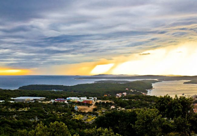 Apartament w Nerezine - Apartament w Nerezine z taras, Klimatyzacja, WIFI, Pralka (4827-3) Apartament w Nerezine - Apartament w Nerezine z taras, Klimatyzacja, WIFI, Pralka (4827-3)