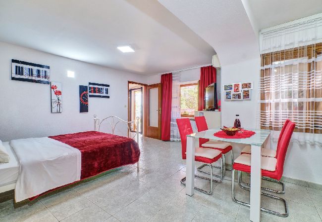 Studio w Nerezine - Apartament Studio w Nerezine z balkon, Klimatyzacja, WIFI, Pralka (4827-4) Studio w Nerezine - Apartament Studio w Nerezine z balkon, Klimatyzacja, WIFI, Pralka (4827-4)