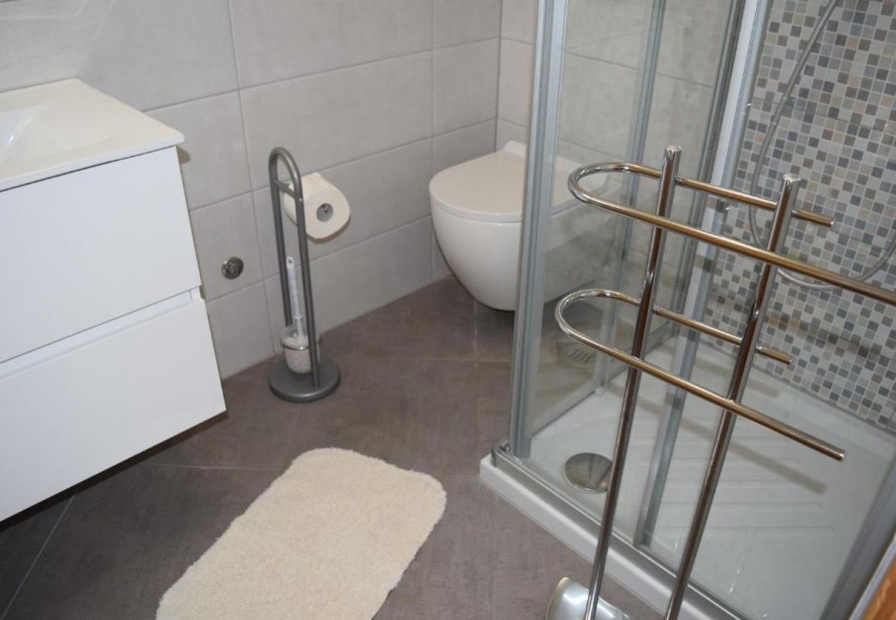 Apartament w Nin - Apartament w Nin z Widok na morze, taras, Klimatyzacja, WIFI (4868-4)