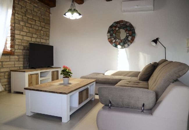 Dom w Svetvincenat - Domek wypoczynkowy w Svetvinčenat z taras, Klimatyzacja, WIFI, Pralka (4843-1) Dom w Svetvincenat - Domek wypoczynkowy w Svetvinčenat z taras, Klimatyzacja, WIFI, Pralka (4843-1)