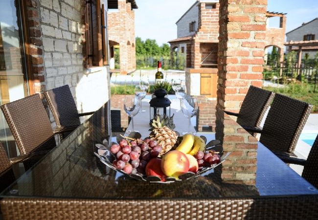 Dom w Svetvincenat - Domek wypoczynkowy w Svetvinčenat z taras, Klimatyzacja, WIFI, Pralka (4843-1) Dom w Svetvincenat - Domek wypoczynkowy w Svetvinčenat z taras, Klimatyzacja, WIFI, Pralka (4843-1)